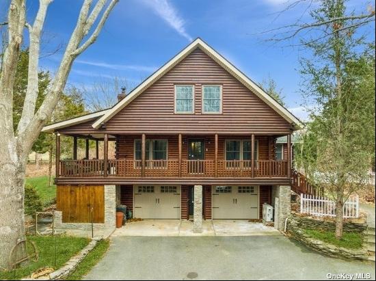 Southold Town Rental Permit #1016. Cozy Northern White Cedar Log Style Chalet With Heated 