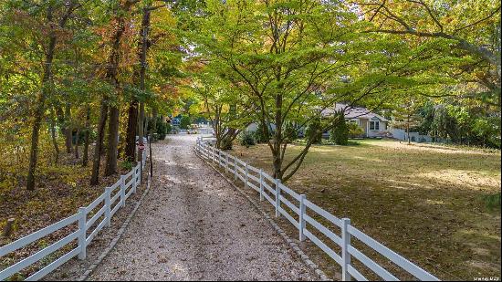 Fabulous horse property, picturesquely set on 3 level acres in Fort Salonga. Pull down the