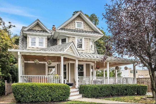 Beautiful Colonial-style home in Port Washington, with both charm and modern conveniences.