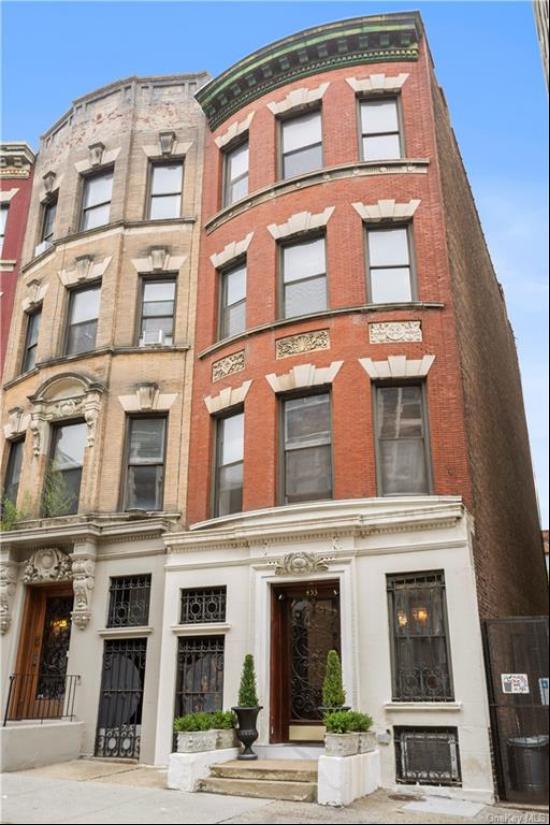 18-foot wide, 68-foot deep, 4-family in Harlem's Hamilton Heights landmark, conveniently l