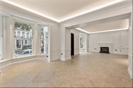 Three-bedroom townhouse to rent in Knightsbridge SW3.