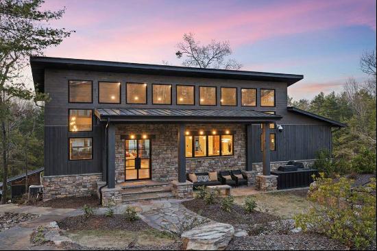 Modern Mountain Luxury with Long Range Views