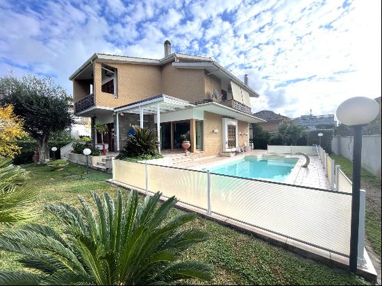 Private Villa for sale in Roma (Italy)