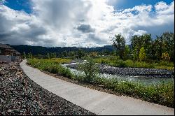 Placed In An Ideal Location Along The Banks Of The Uncompahgre River