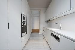 Flat, 3 bedrooms, for Rent