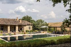 Sophisticated farmhouse in the heart of Tuscany