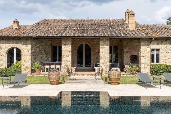 Sophisticated farmhouse in the heart of Tuscany