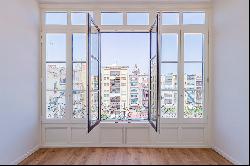 Newly renovated high floor apartment in Eixample