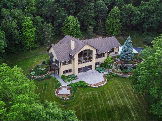 Countryside Retreat in Spring Green, Wis.