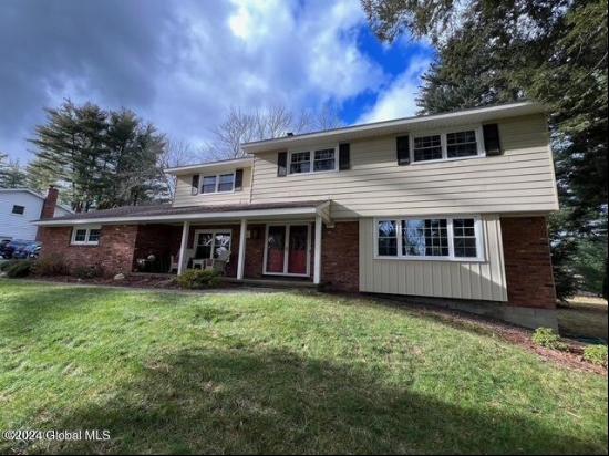 919 Northumberland Drive, Niskayuna NY 12309