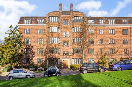 Manor Fields, Putney, London, SW15 3LL