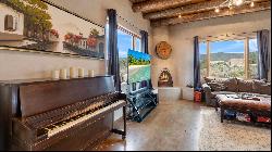 1232 La Luna Ln, Taos NM 87571