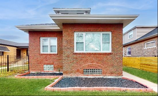 7917 S Oglesby Avenue, Chicago IL 60617