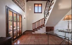 Elegant villa with a traditional Andalusian-style design set in , Marbella 29660