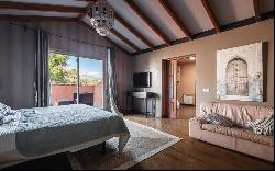 Elegant villa with a traditional Andalusian-style design set in , Marbella 29660