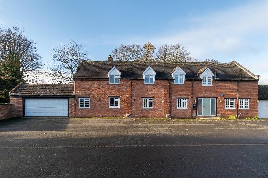 A beautifully presented four bedroom home in the heart of Wellesbourne.