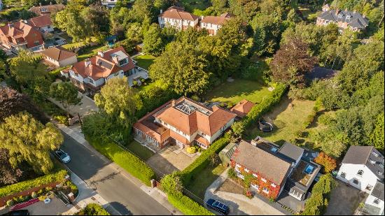 A beautifully presented 6-bedroom detached family home measuring approximately 434 sq. mm 