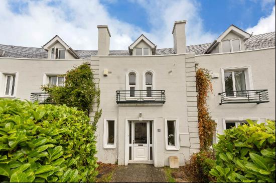 12 Roebuck Park is a very impressive 3-bedroom terraced house, extending to approx. 165 sq