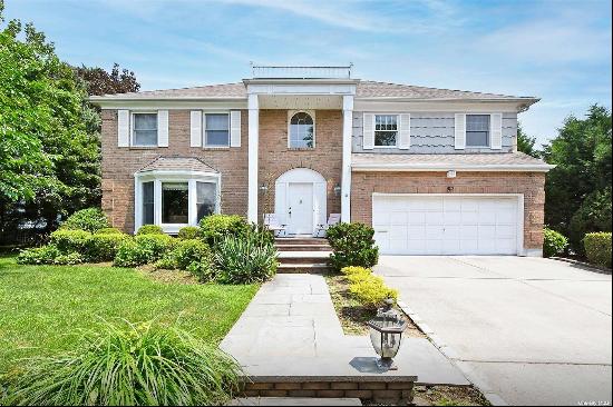 Prestigious and exclusive location!!!  This lovely home offers open concept, four spacious