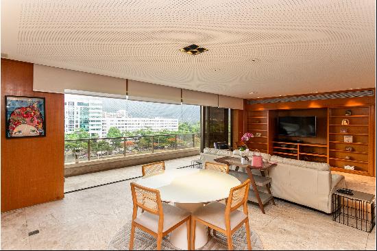 Duplex penthouse with views of the sea, Lagoa, and Christ the Redeemer