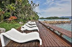 Private island in Angra dos Reis with airstrip and luxurious infrastructure