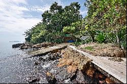 Private island in Angra dos Reis with airstrip and luxurious infrastructure