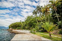 Private paradise island with preserved vegetation and development potential