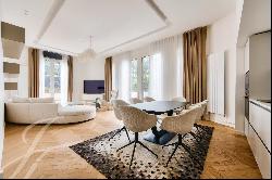 FOCH- FAISANDERIE - Luxurious 2-bedroom Apartment surrounded by 260sqm of garden