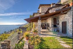 Exclusive lemon house with a picturesque view of Lake Garda