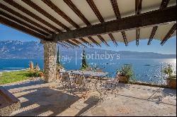 Exclusive lemon house with a picturesque view of Lake Garda