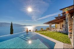 Exclusive lemon house with a picturesque view of Lake Garda