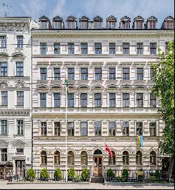 Apartment with a view of the park, in the Embassy district