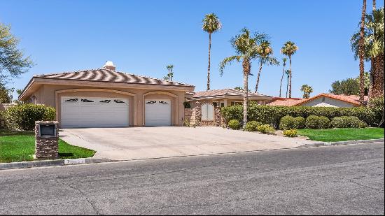 Spacious Residence To Make Your Own in Prime Indian Wells