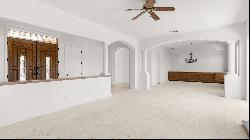 Spacious Residence To Make Your Own in Prime Indian Wells