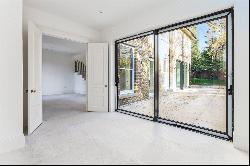 Heath Ridge Green, Cobham, Surrey, KT11 2QJ