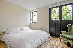 Barnsbury Square, London, N1 1JL