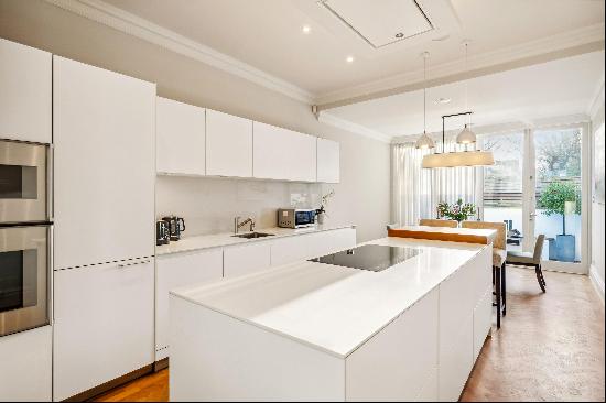 SHORT LET. An exceptional five-bedroom townhouse ideally located in South Kensington, SW7.