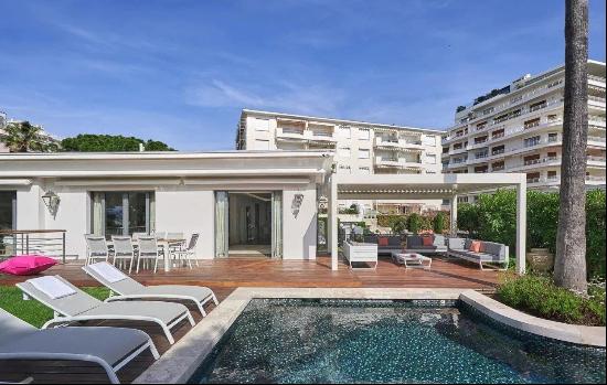 Exceptional property right on the Croisette in Cannes.