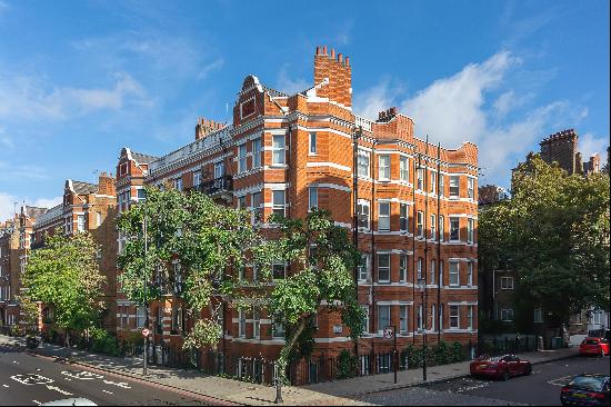 A two bedroom apartment with lift for sale in Nevern Mansions SW5