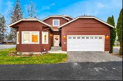 Craftsman Cottage in Dover Bay