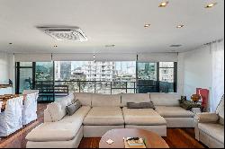 Renovated apartment with skyline and Christ the Redeemer views