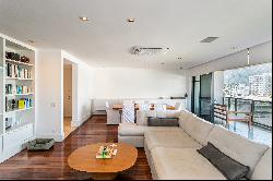 Renovated apartment with skyline and Christ the Redeemer views