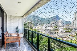 Renovated apartment with skyline and Christ the Redeemer views