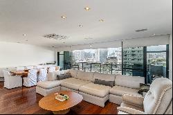 Renovated apartment with skyline and Christ the Redeemer views