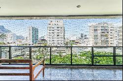 Renovated apartment with skyline and Christ the Redeemer views