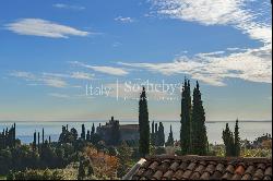 Apartment with lake view adjacent to Bogliaco Golf Course