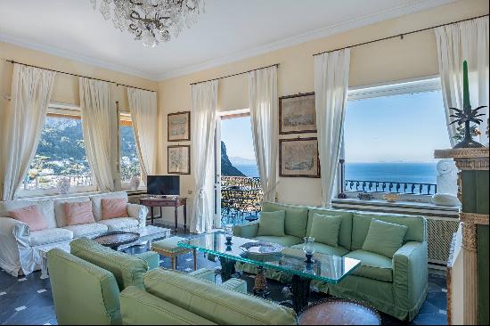 Penthouse with terraces in the heart of Capri