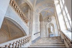 Monumental historic mansion in the heart of Naples