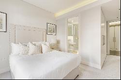 Exceptional two-bedroom apartment in Mayfair full of natural light