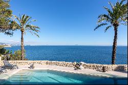 Villa for rent on the first line of the sea in Cala Viñas.